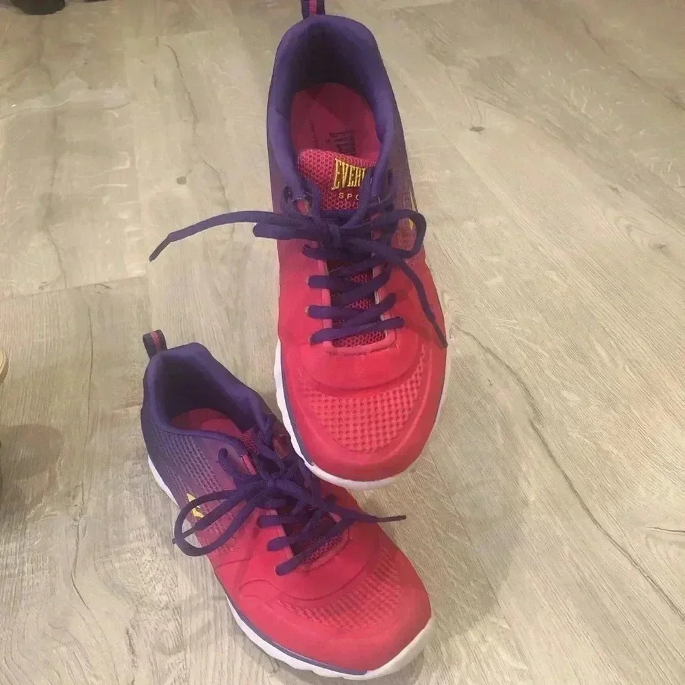 Everlast athletic shoes